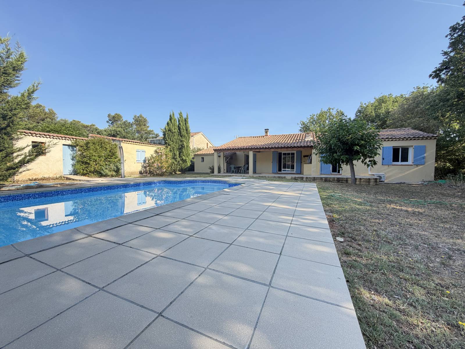 Appartement 1 pièce 177 m² · à Nans les Pins · 177 m² · 630 000 €