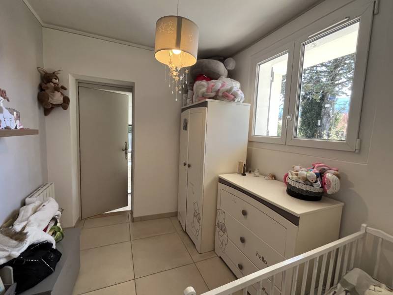 Maison Individuelle Rénovée avec Piscine – Confort et Qualité de Vie au Rendez-vous