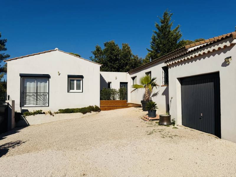 Villa Contemporaine d’Exception – Quartier Résidentiel Prisé de Nans-les-Pins, à Deux Pas du Golf