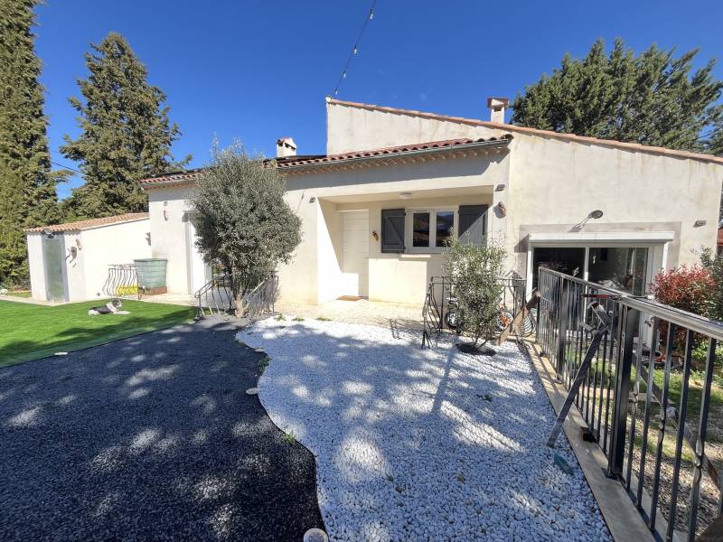 Maison Individuelle Rénovée avec Piscine – Confort et Qualité de Vie au Rendez-vous