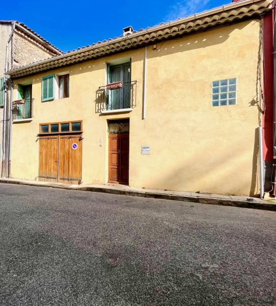 Maison de Village à Bras – Charme, Volume et Potentiel Exceptionnel