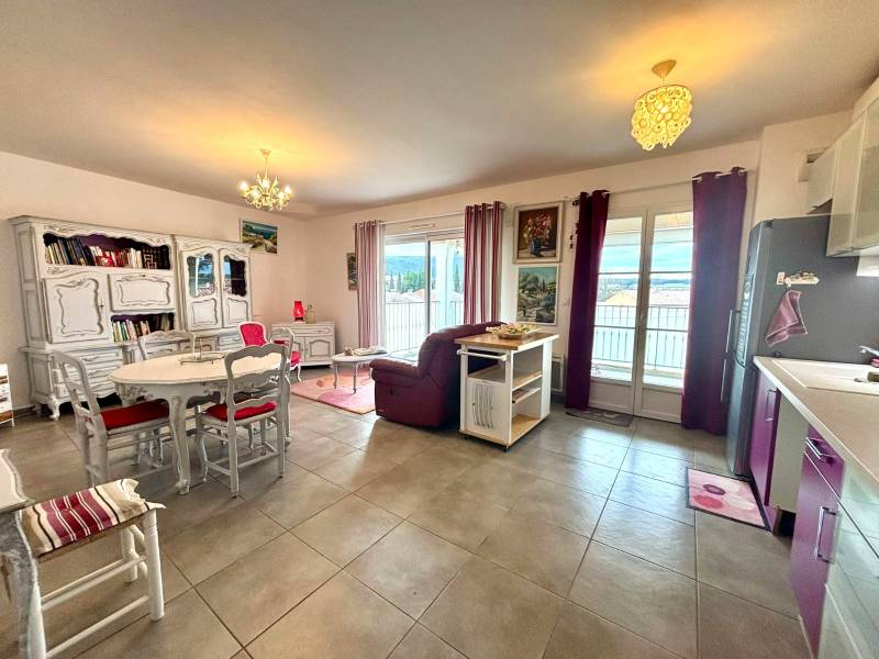 Appartement T3 à Saint-Maximin-la-Sainte-Baume – Élégance, Confort et Vue Dégagée