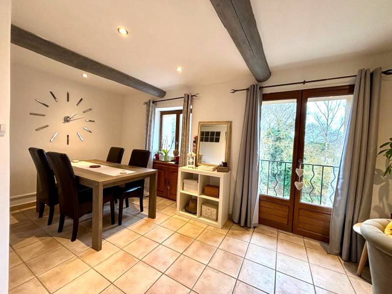 Maison Mitoyenne à Ollières – Charme, Confort et Potentiel