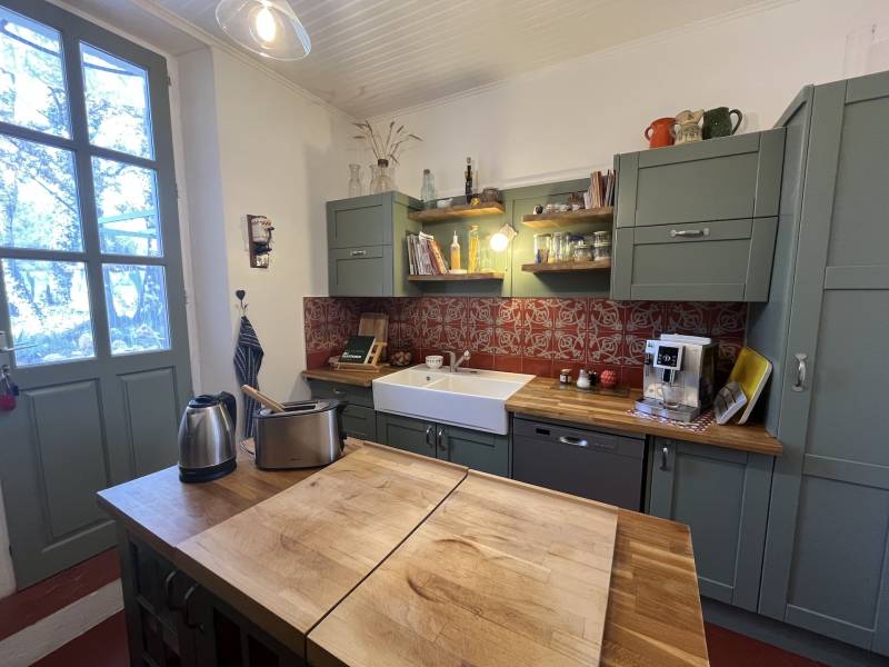 Maison de Charme avec Jardin de 1 400 m² et Piscine Chauffée – Un Cadre de Vie d’Exception à Nans-les-Pins