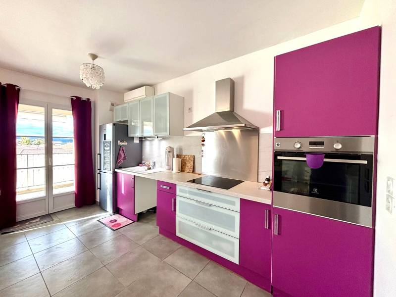 Appartement T3 à Saint-Maximin-la-Sainte-Baume – Élégance, Confort et Vue Dégagée