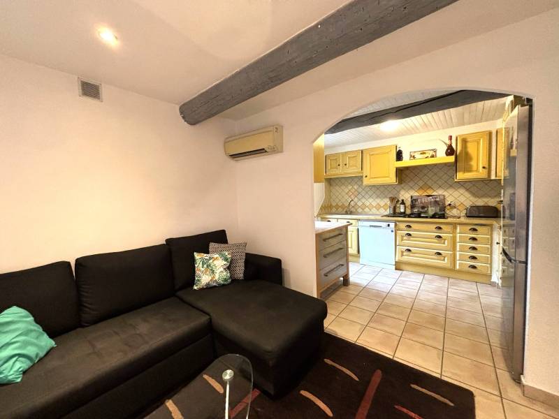 Maison Mitoyenne à Ollières – Charme, Confort et Potentiel