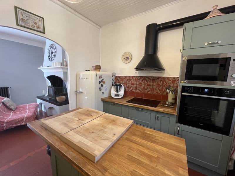 Maison de Charme avec Jardin de 1 400 m² et Piscine Chauffée – Un Cadre de Vie d’Exception à Nans-les-Pins