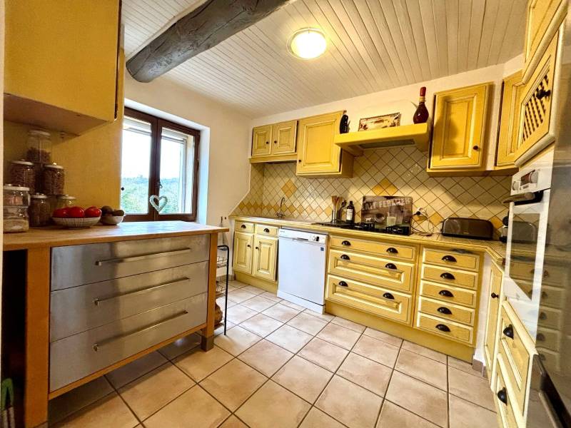 Maison Mitoyenne à Ollières – Charme, Confort et Potentiel