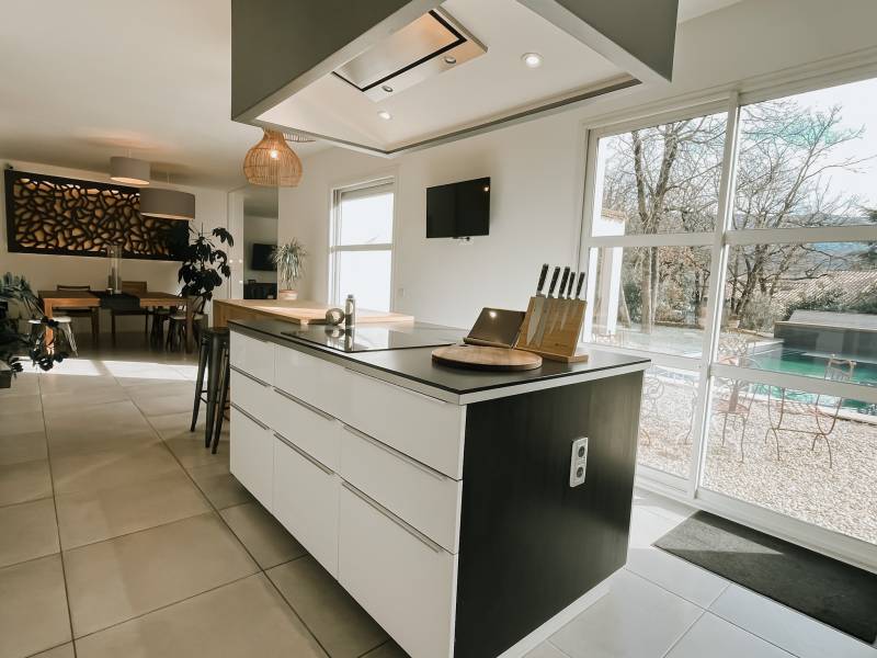 Villa d’Exception à Nans-les-Pins – Luxe, Sérénité et Vue Sainte-Baume