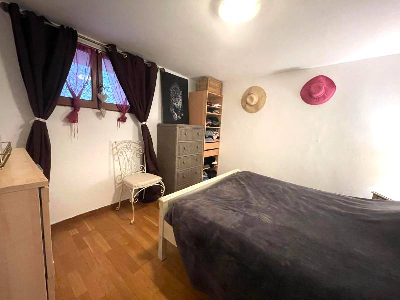 Maison Mitoyenne à Ollières – Charme, Confort et Potentiel