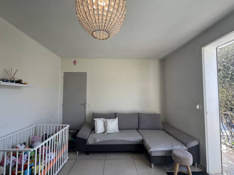 Maison Individuelle Rénovée avec Piscine – Confort et Qualité de Vie au Rendez-vous