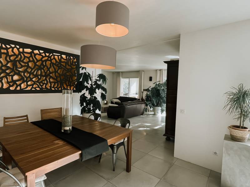 Villa d’Exception à Nans-les-Pins – Luxe, Sérénité et Vue Sainte-Baume