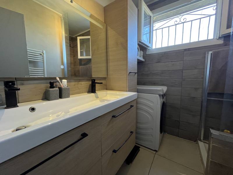 Maison Individuelle Rénovée avec Piscine – Confort et Qualité de Vie au Rendez-vous