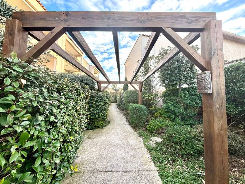 Appartement T3 à Saint-Maximin-la-Sainte-Baume – Élégance, Confort et Vue Dégagée