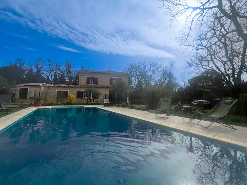 Maison de Charme avec Jardin de 1 400 m² et Piscine Chauffée – Un Cadre de Vie d’Exception à Nans-les-Pins