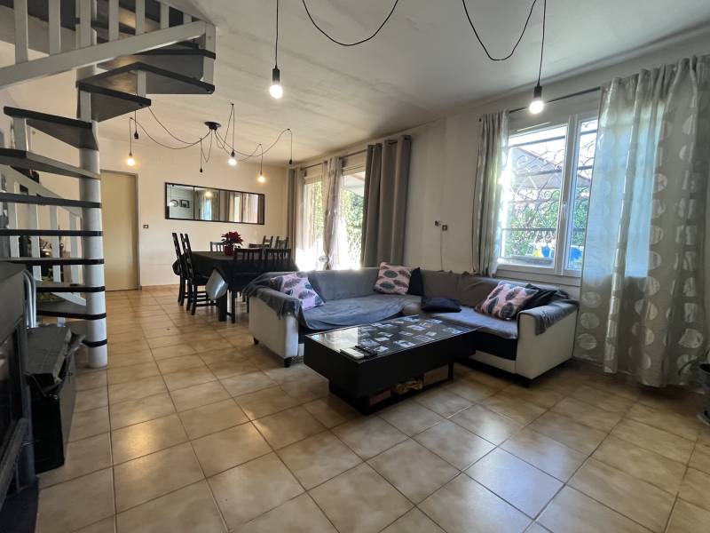 Maison Individuelle à Brignoles – Charme, Sérénité et Potentiel à Saisir