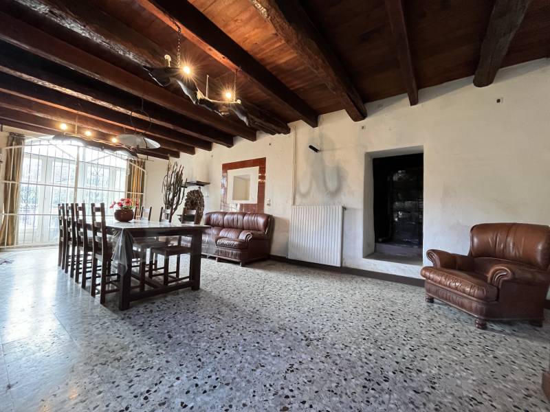 Maison de Caractère à Nans-les-Pins – Une Perle Rare à Restaurer