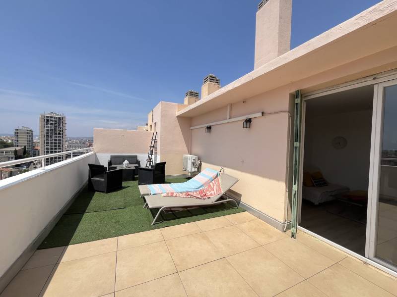 Appartement Traversant – Dernier Étage avec Terrasse d’Exception