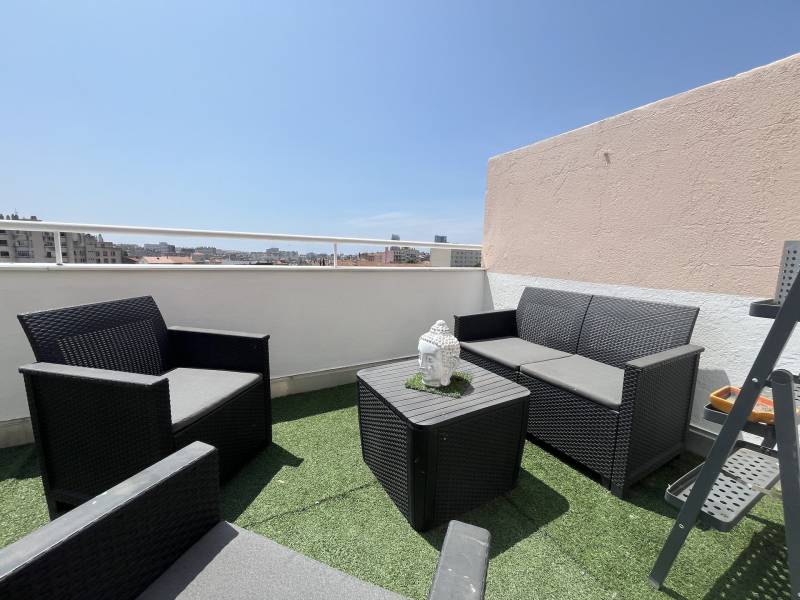 Appartement Traversant – Dernier Étage avec Terrasse d’Exception