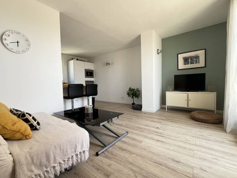 Appartement Traversant – Dernier Étage avec Terrasse d’Exception