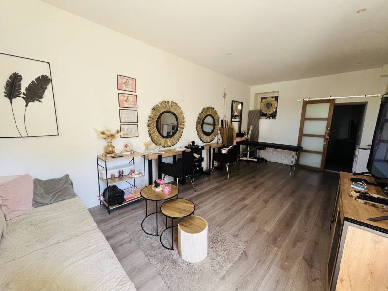 Local T2 modulable – 34 m² – Centre de Nans-les-Pins