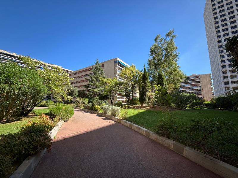 Appartement T2 avec balcon filant – Vue dégagée & cave – Marseille 6ᵉ arrondissement