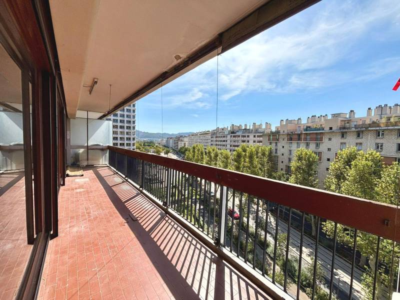 Appartement T2 avec balcon filant – Vue dégagée & cave – Marseille 6ᵉ arrondissement