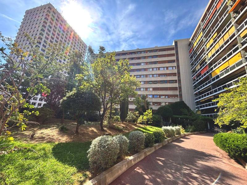 Appartement T2 avec balcon filant – Vue dégagée & cave – Marseille 6ᵉ arrondissement