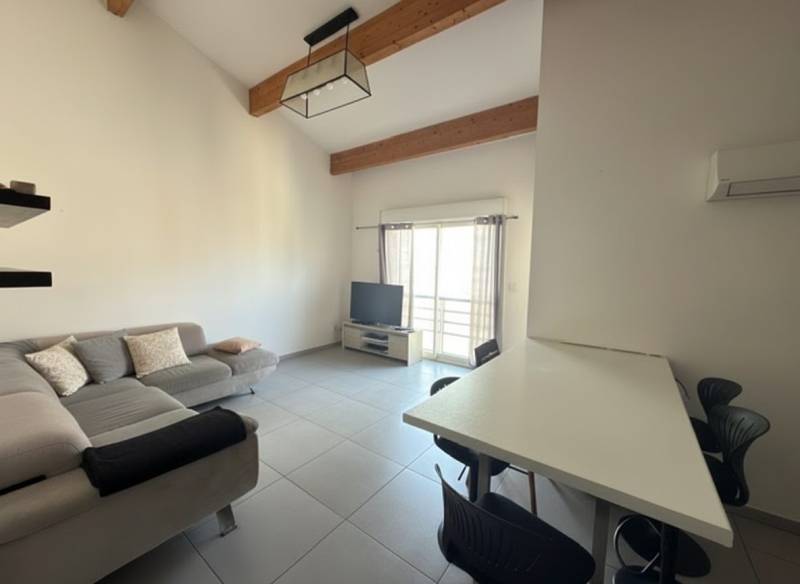 Appartement T2 Moderne au Dernier Étage avec Balcon et Vue Mont Faron – Fort Potentiel T3 – Toulon Ouest