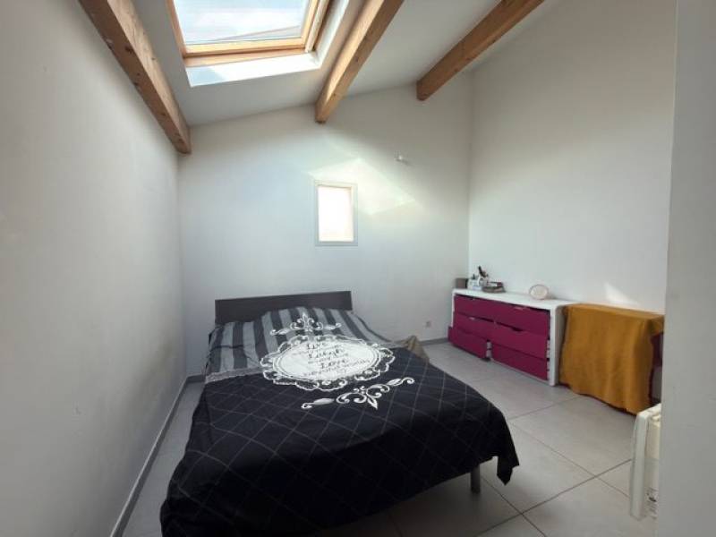 Appartement T2 Moderne au Dernier Étage avec Balcon et Vue Mont Faron – Fort Potentiel T3 – Toulon Ouest