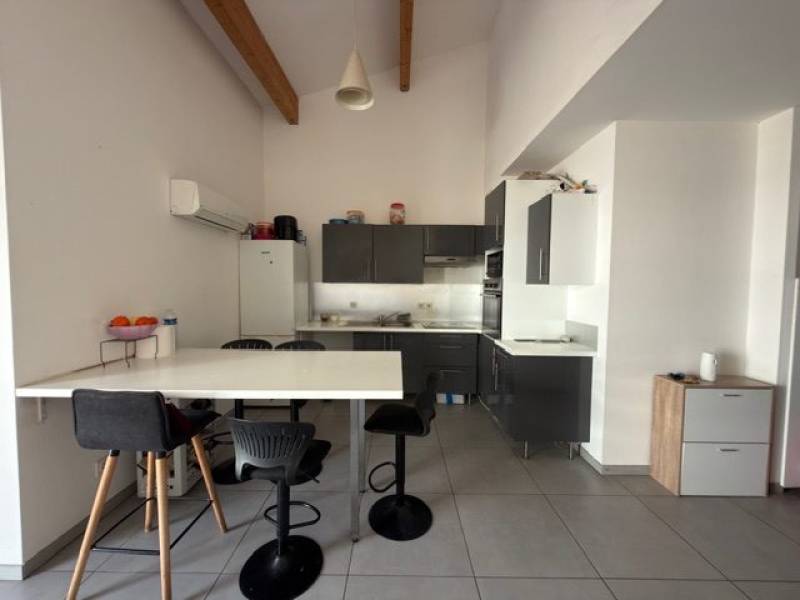 Appartement T2 Moderne au Dernier Étage avec Balcon et Vue Mont Faron – Fort Potentiel T3 – Toulon Ouest