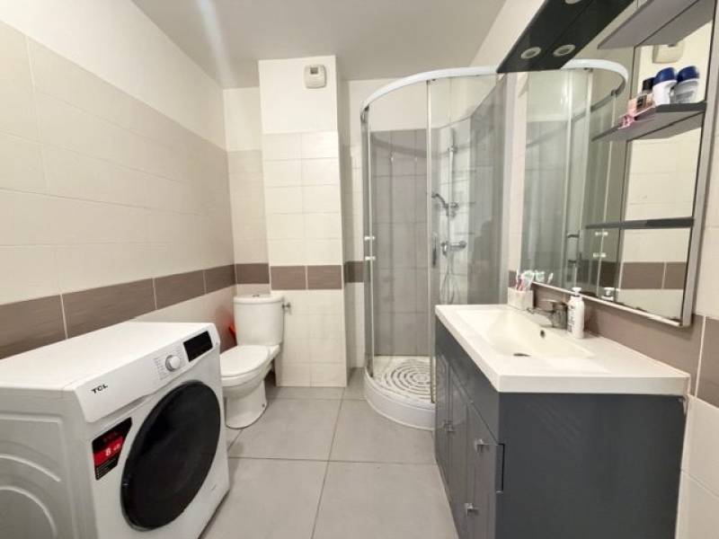 Appartement T2 Moderne au Dernier Étage avec Balcon et Vue Mont Faron – Fort Potentiel T3 – Toulon Ouest