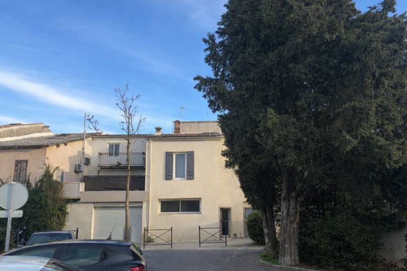 Nans les Pins - Local polyvalent ou futur pied-à-terre au cœur du village