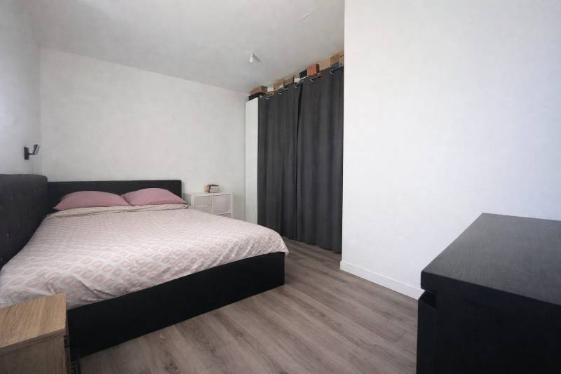 Nans les Pins - Local polyvalent ou futur pied-à-terre au cœur du village