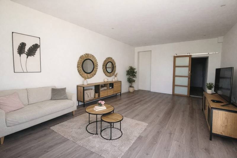 Nans les Pins - Local polyvalent ou futur pied-à-terre au cœur du village