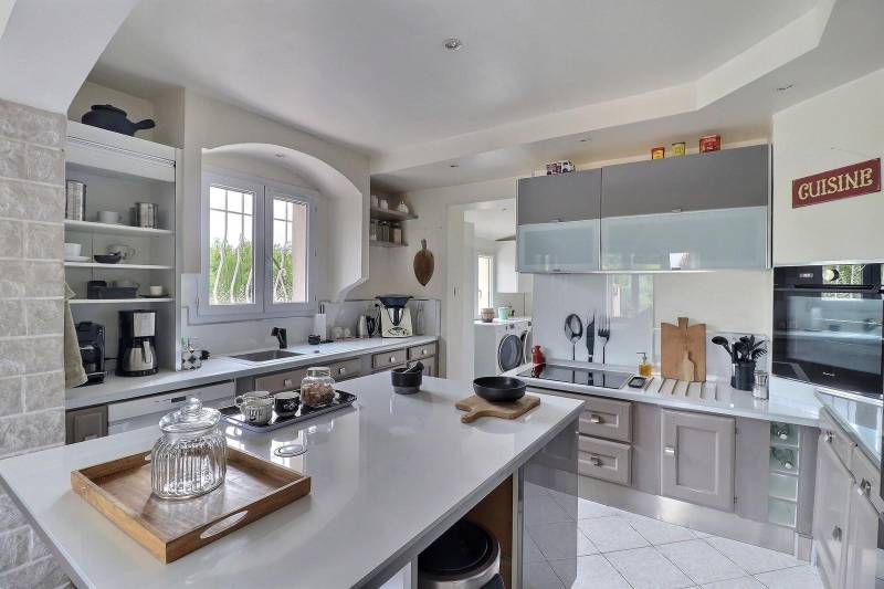 Maison de Charme de Plain-Pied avec Piscine – Nans-les-Pins