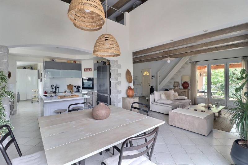 Maison de Charme de Plain-Pied avec Piscine – Nans-les-Pins