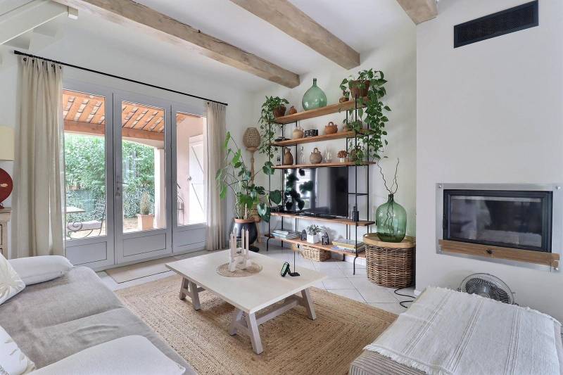 Maison de Charme de Plain-Pied avec Piscine – Nans-les-Pins