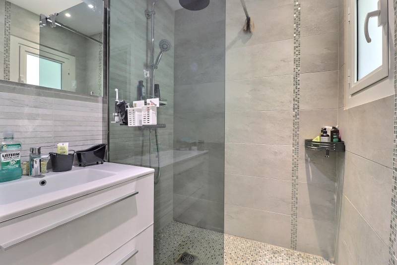 Maison Contemporaine de Plain-Pied avec Piscine et Grand Jardin – Nans-les-Pins