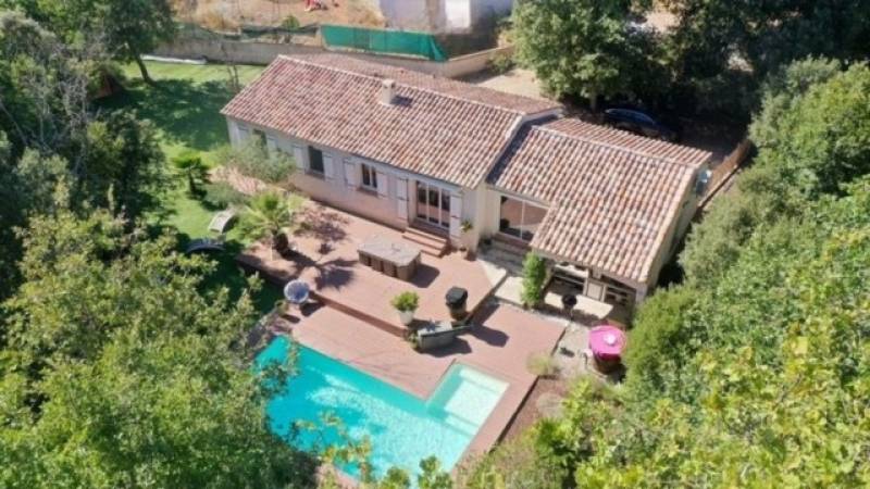 Maison Contemporaine de Plain-Pied avec Piscine et Grand Jardin – Nans-les-Pins