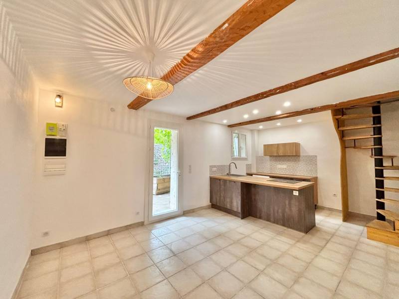 Charmante maison de village T3 avec terrasse – Calme & authenticité - Mazaugues