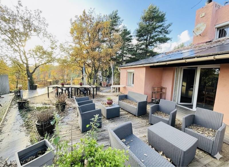 Montagnac-Montpezat (04500) - Maison de campagne à réinventer – Nature, espace et potentiel