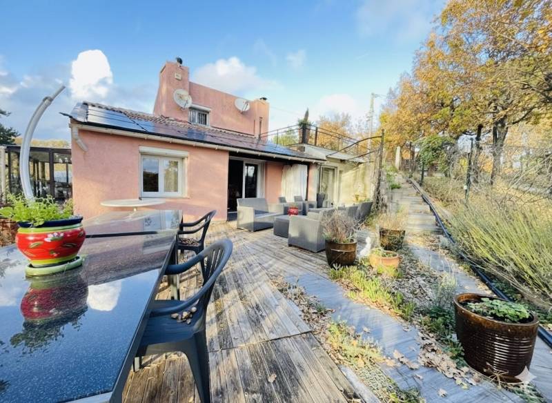 Montagnac-Montpezat (04500) - Maison de campagne à réinventer – Nature, espace et potentiel