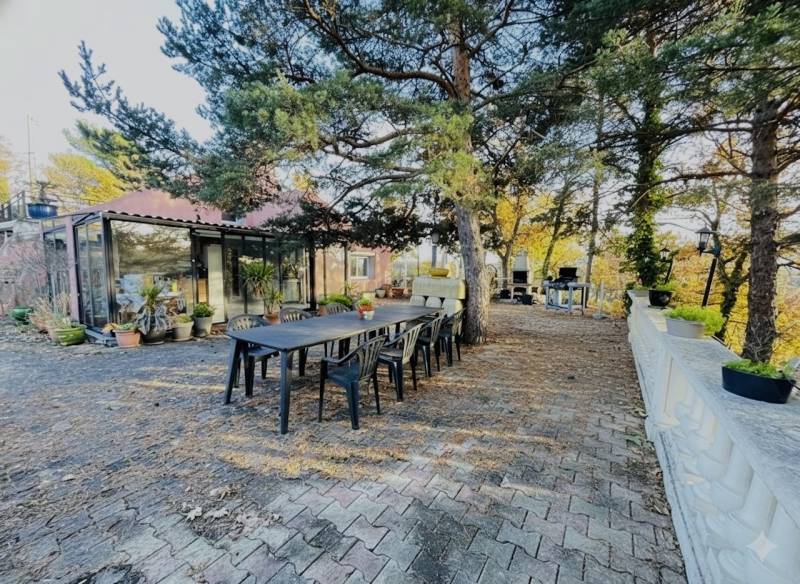 Montagnac-Montpezat (04500) - Maison de campagne à réinventer – Nature, espace et potentiel