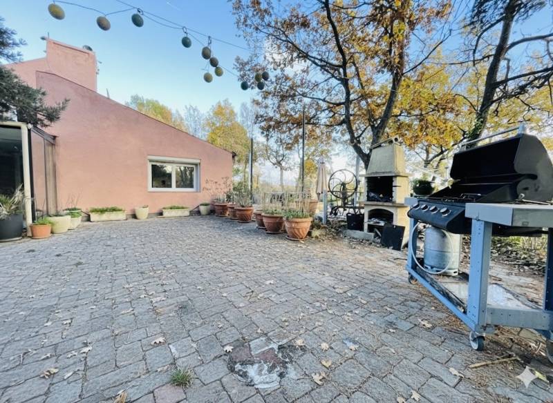 Montagnac-Montpezat (04500) - Maison de campagne à réinventer – Nature, espace et potentiel