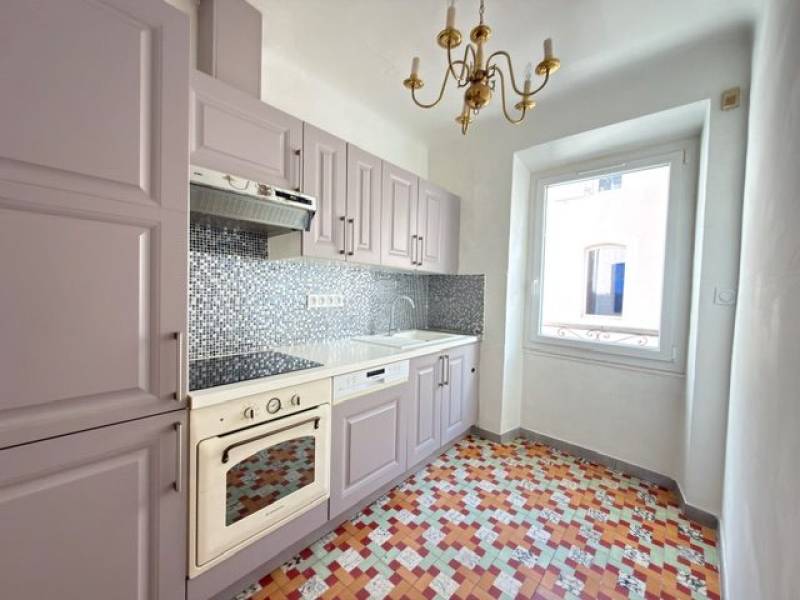 Maison de Village Authentique – T3 Rénové avec Charme – Nans-les-Pins Centre