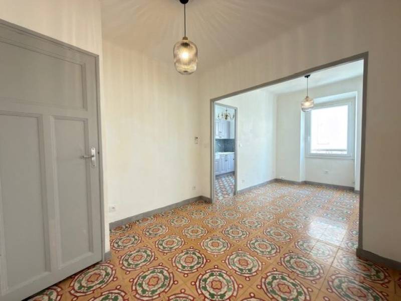 Maison de Village Authentique – T3 Rénové avec Charme – Nans-les-Pins Centre