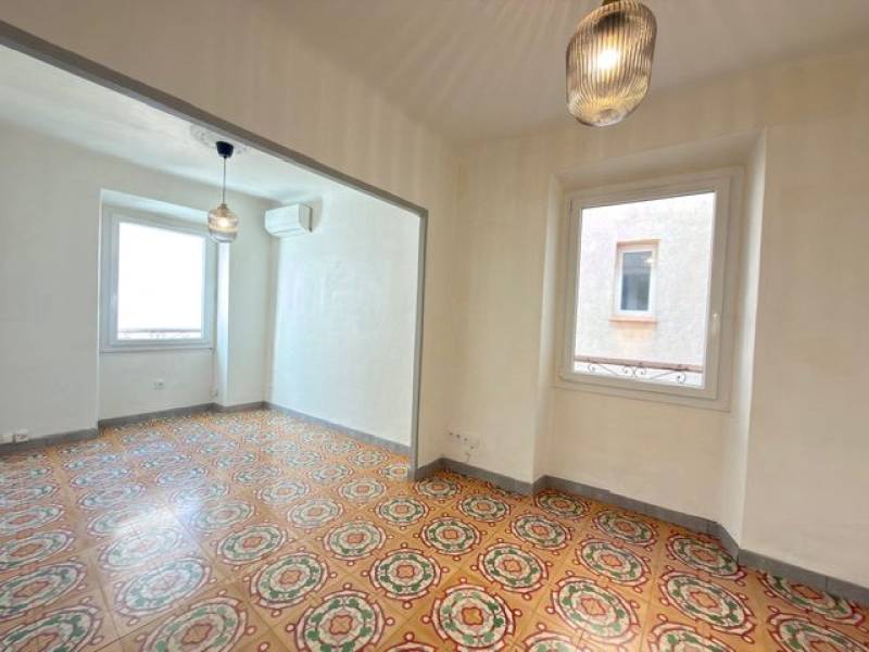 Maison de Village Authentique – T3 Rénové avec Charme – Nans-les-Pins Centre