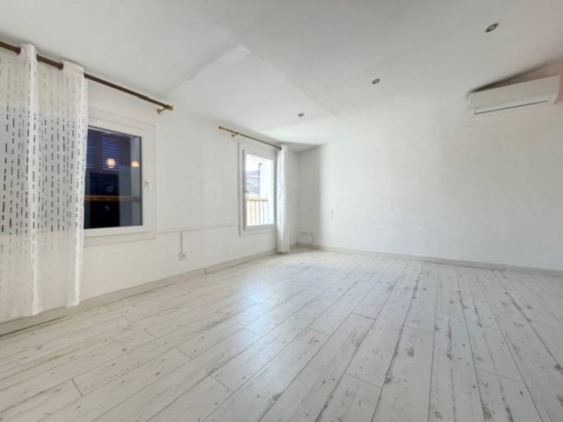 Maison de Village Authentique – T3 Rénové avec Charme – Nans-les-Pins Centre