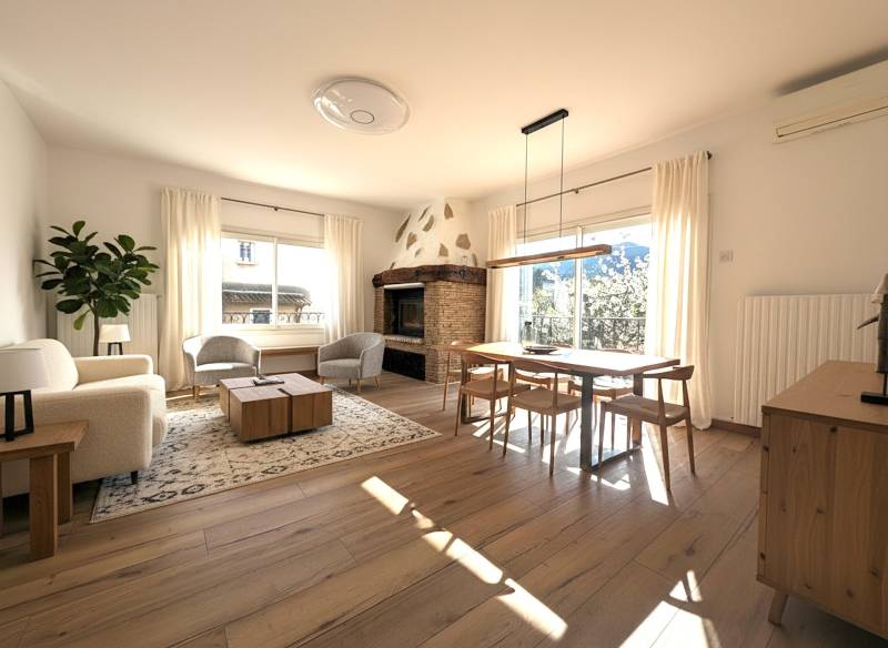 Rougiers - Villa rénovée avec deux logements – Élégance & rentabilité